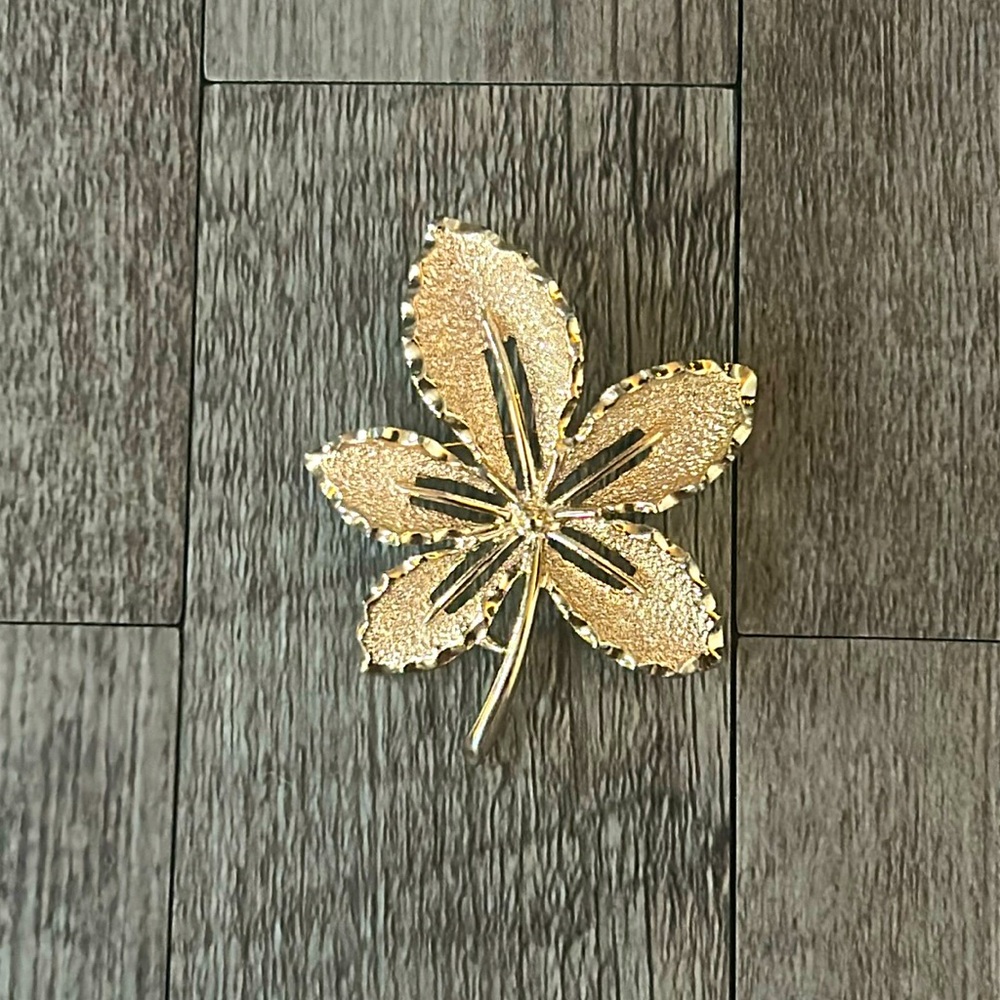 Sarah Coventry Leaf Brooch